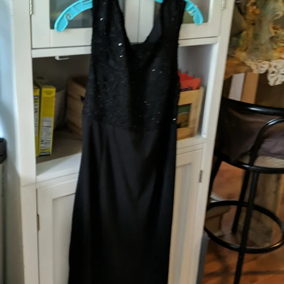 Dress - Picture 5 of 8